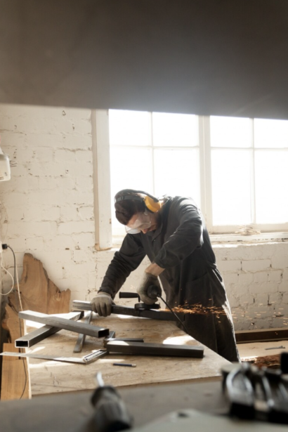 How Contractors Handle Interior Renovation Debris Efficiently