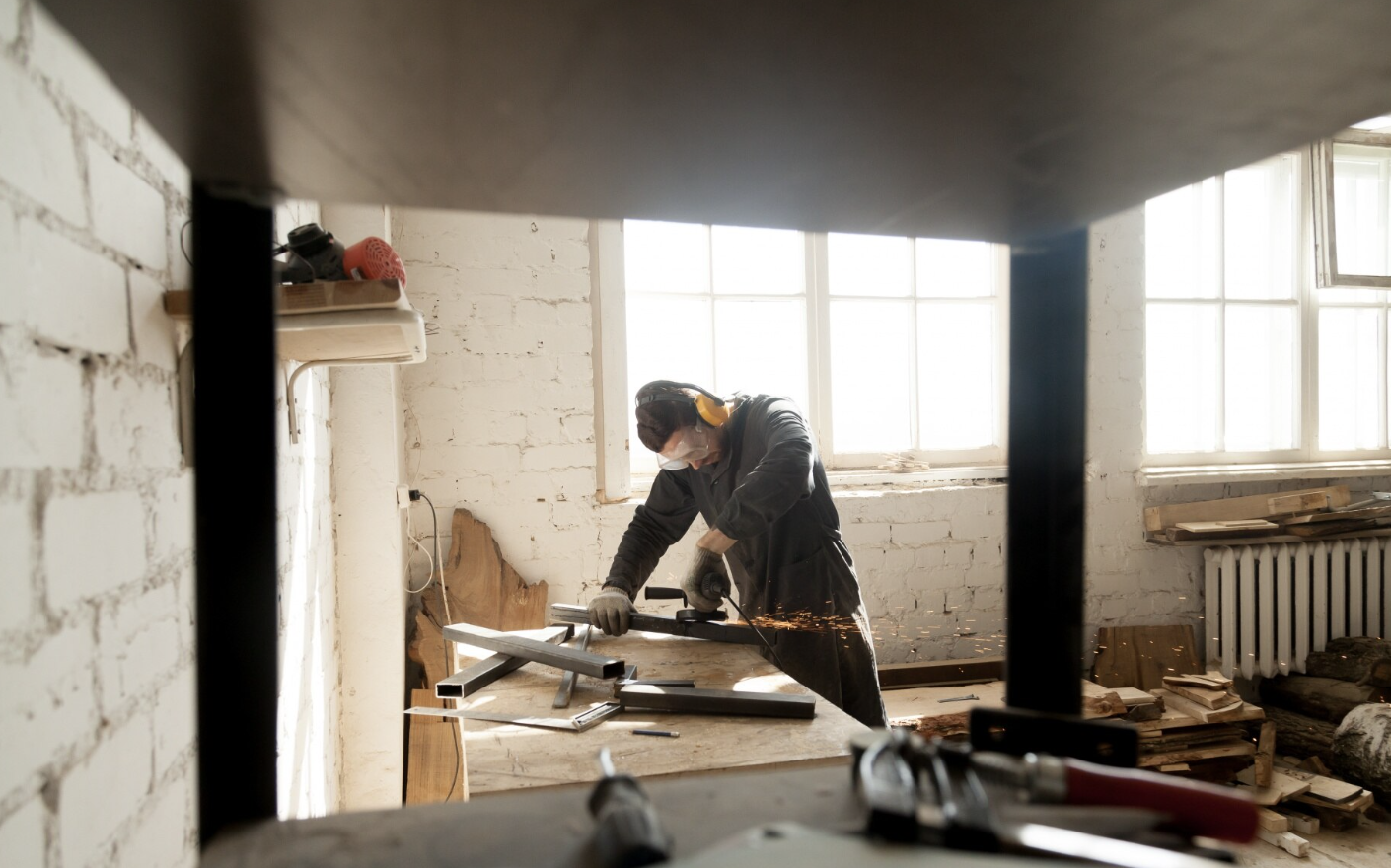 How Contractors Handle Interior Renovation Debris Efficiently