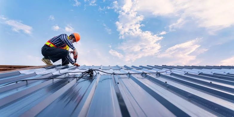 Why Hiring the Right Roofing Contractor Matters